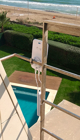 Antena Wifi delante de la playa